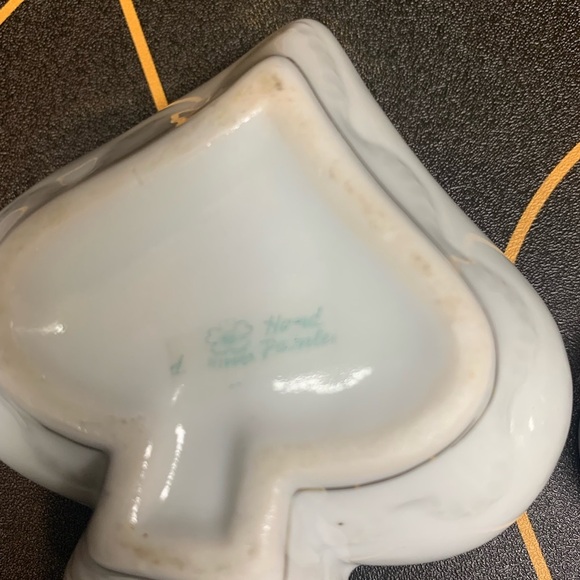 Vintage Nippon Hand Painted Spade Shaped Floral Trinket Box with Gold Gilt - Picture 6 of 12